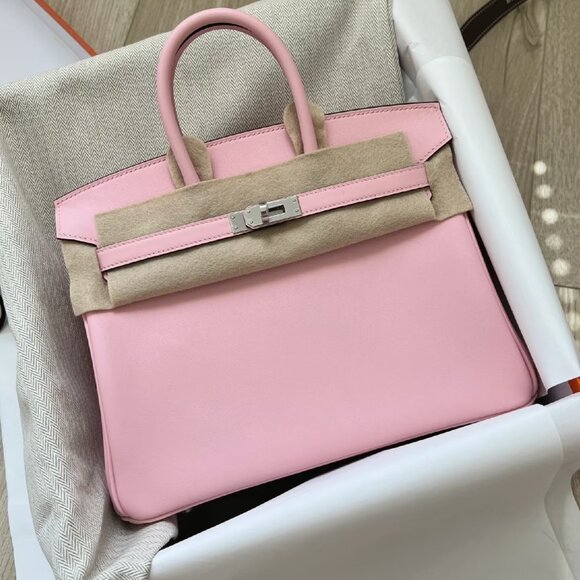 Classic Hermes Bag: A Stylish and Versatile Choice for Elegance - Picture 1 of 4